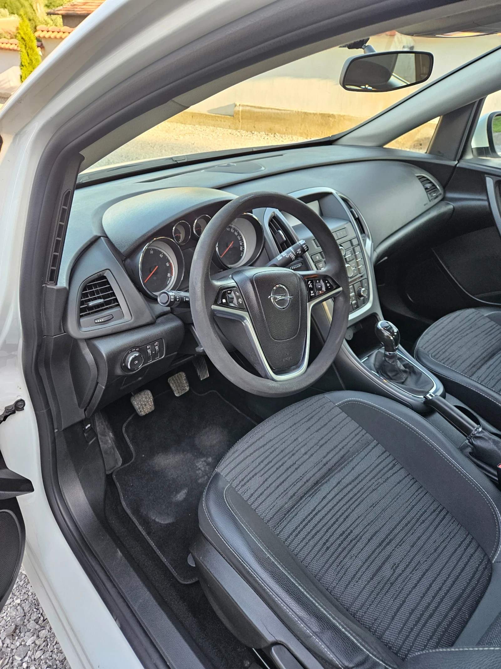 Opel Astra 1.6д  110кс ЕВРО 6 - изображение 9