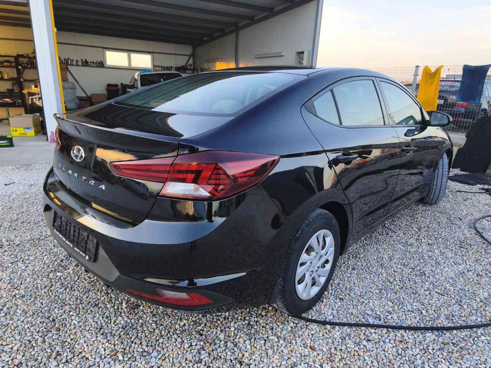 Hyundai Elantra 2.0, снимка 2 - Автомобили и джипове - 53859362