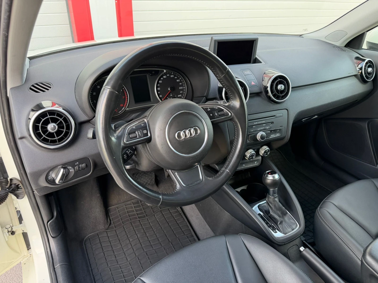 Audi A1 1.4TFSI AUTOMATIK KEY LESS START STOP NAVI , снимка 13 - Автомобили и джипове - 54509758