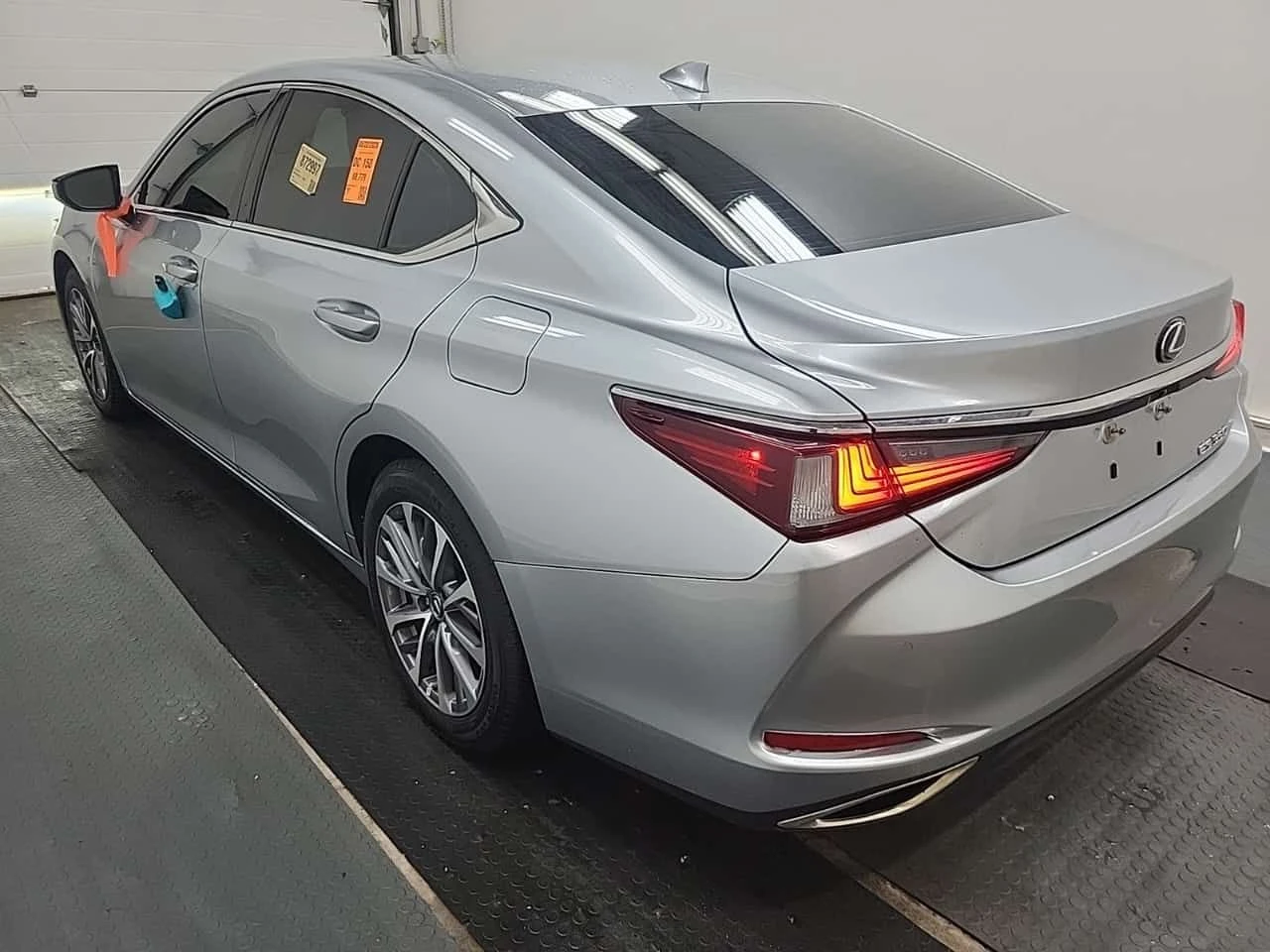 Lexus ES 350 | ПОДГРЕВИ| ОБДУХВАНЕ| ШИБИДАХ| DISTRONIC| CARFAX, снимка 6 - Автомобили и джипове - 54644607