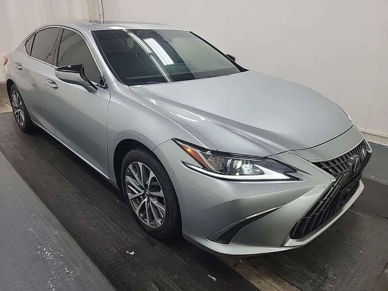Lexus ES 350 | ПОДГРЕВИ| ОБДУХВАНЕ| ШИБИДАХ| DISTRONIC| CARFAX, снимка 2 - Автомобили и джипове - 54644607