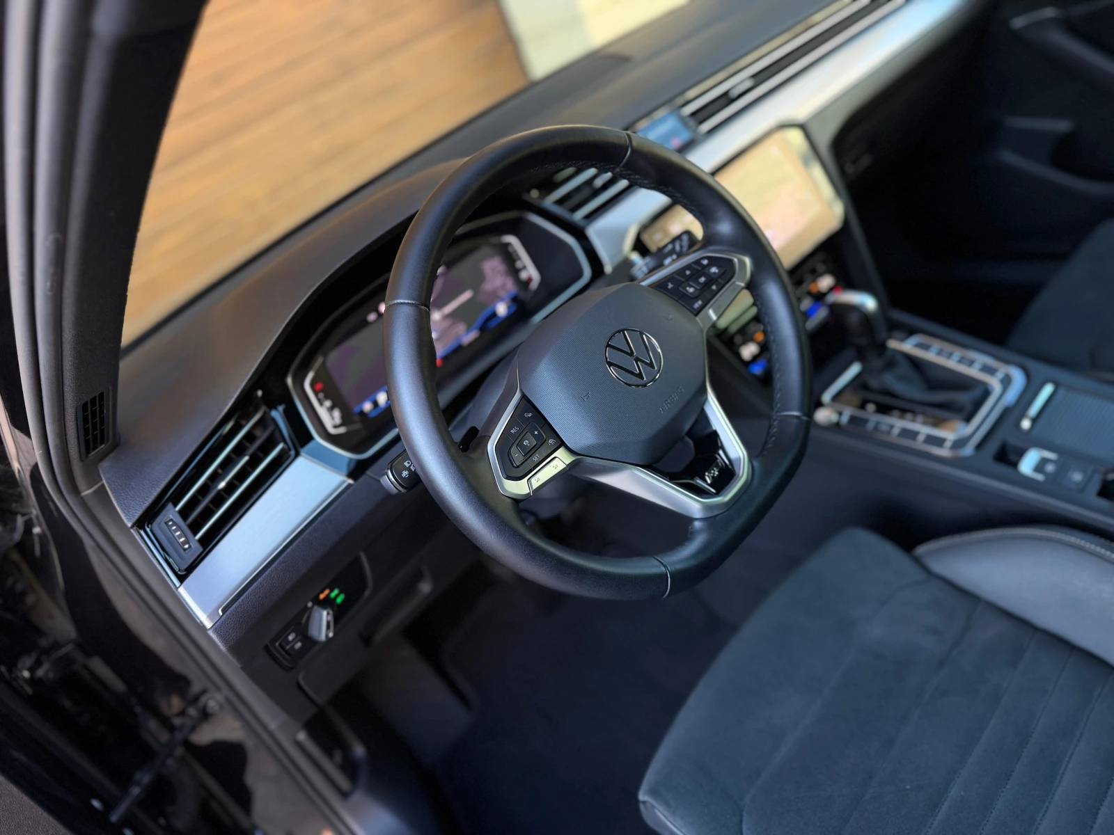 VW Passat 2.0TDI* R-Line* Обслужен Ангренаж* Доказуеми Км* , снимка 8 - Автомобили и джипове - 54773228