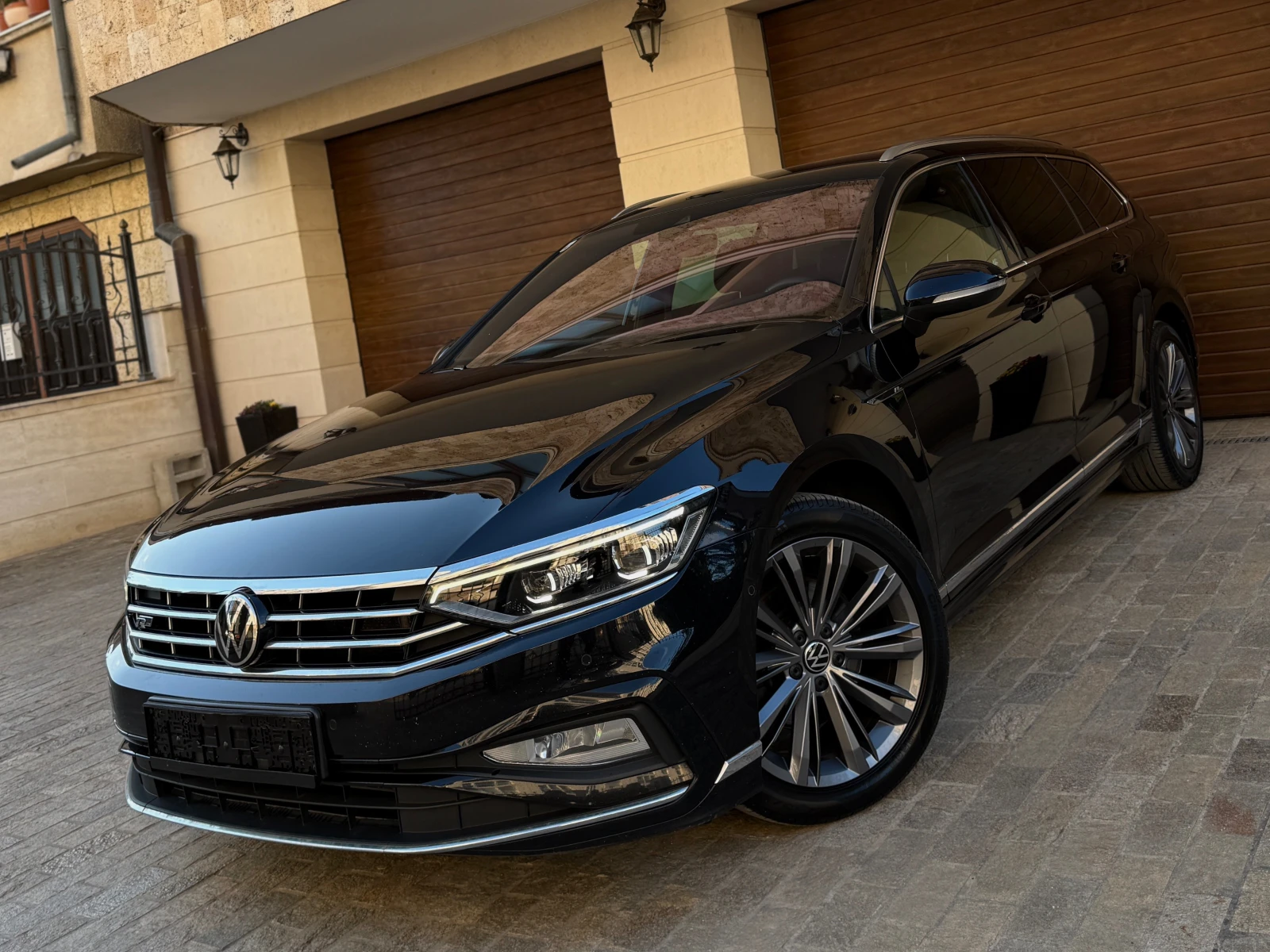 VW Passat 2.0TDI* R-Line* Обслужен Ангренаж* Доказуеми Км* 