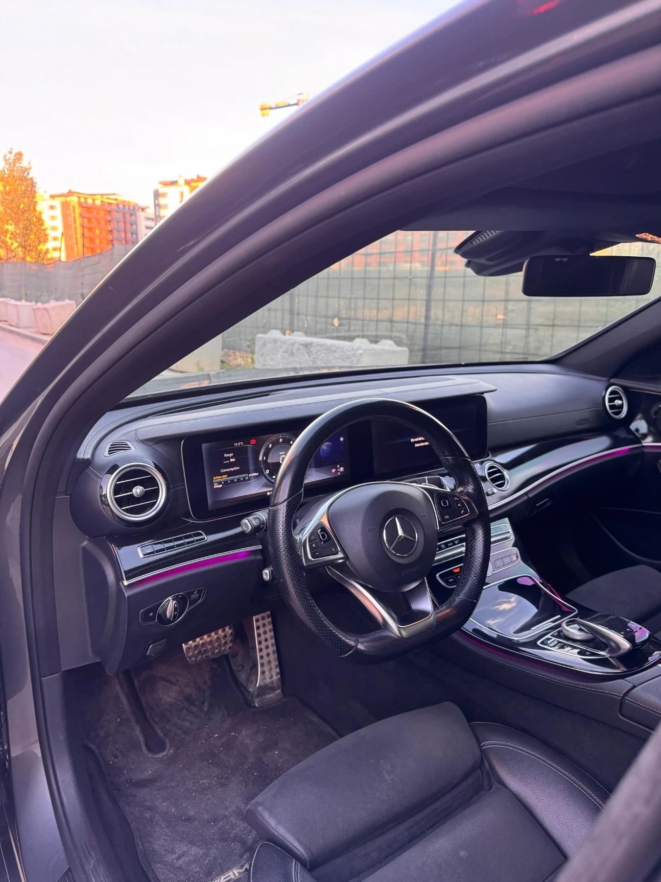 Mercedes-Benz E 220 Brabus optik, 360 Camera, Headup, снимка 7 - Автомобили и джипове - 54934624