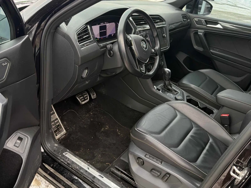 VW Tiguan Highline* Pano* 360view* Подгрев* Keyless Entry* , снимка 7 - Автомобили и джипове - 53502599