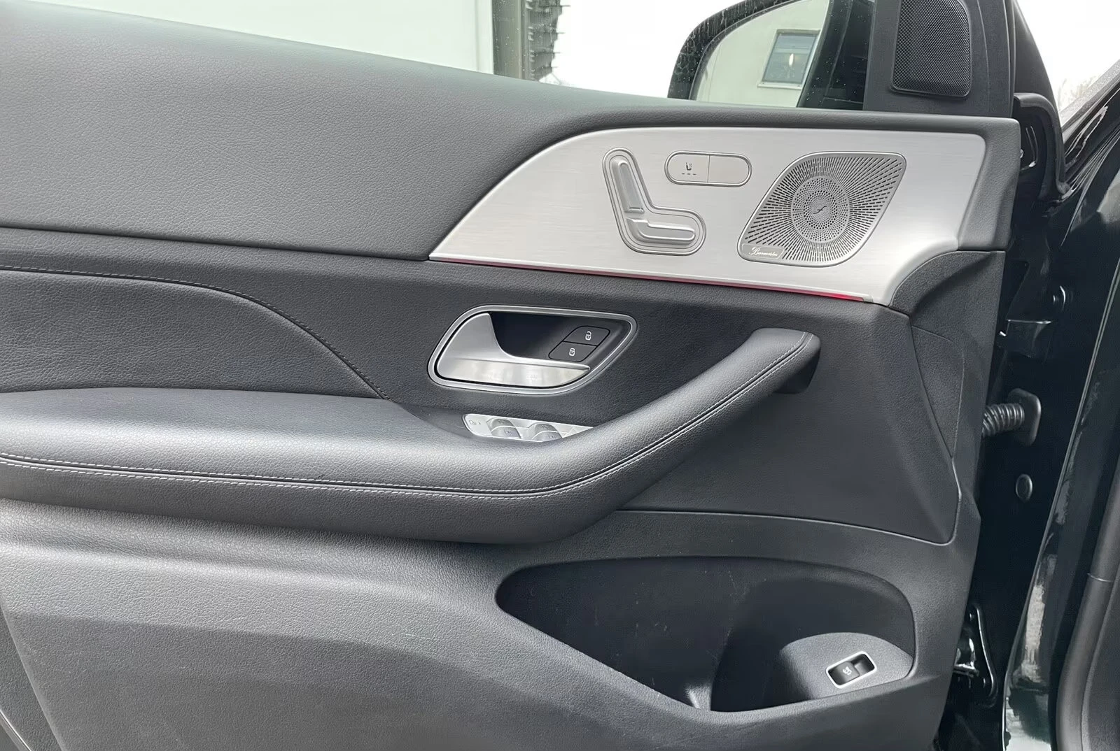 Mercedes-Benz GLE 350 d4MATIC/320HP/NIGHT/PANO/BURM/AHK/LED/DISTR./837g - изображение 10