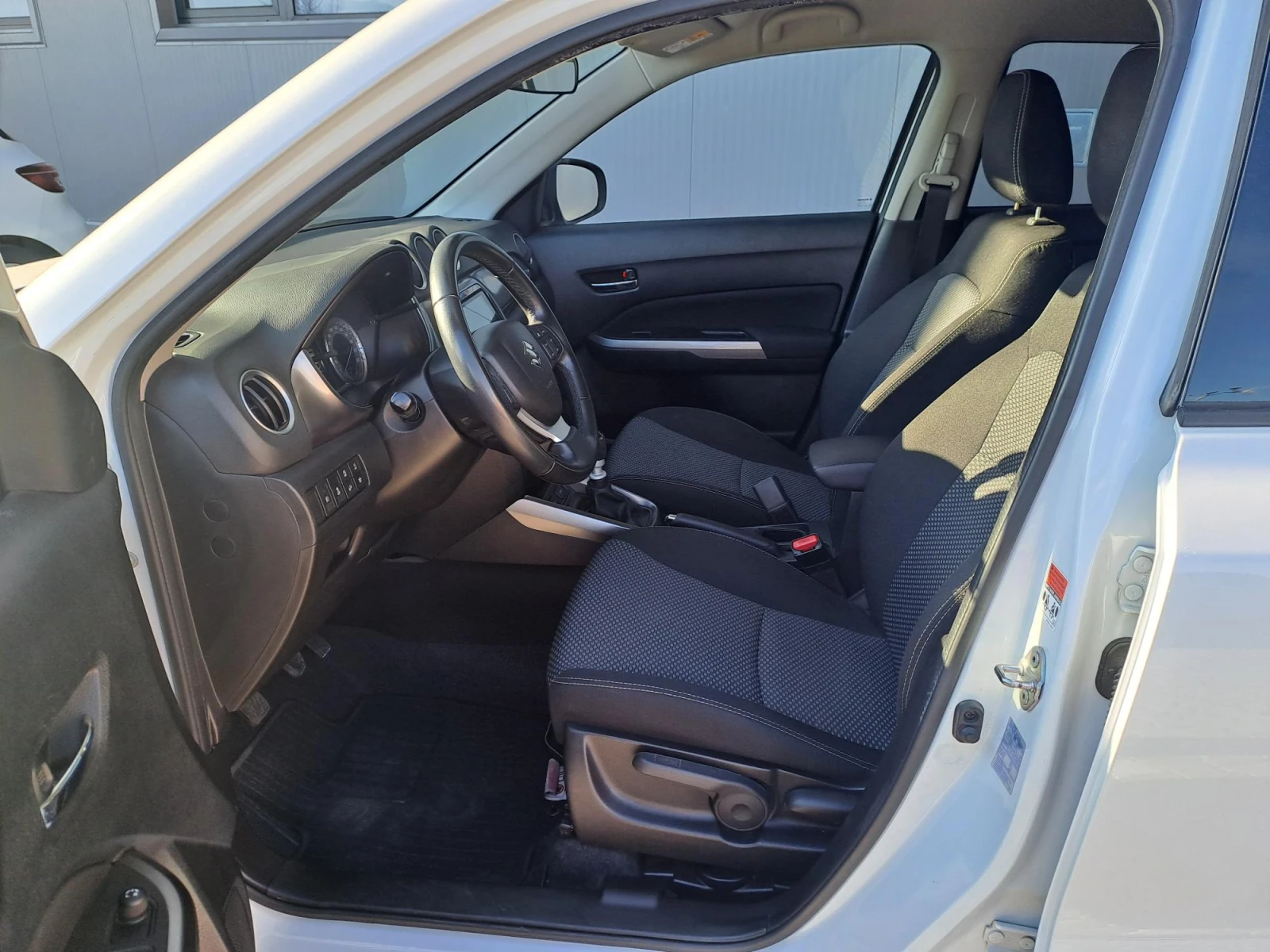 Suzuki Vitara 1.4 GL+ Booster Jet HYBRID 4X4, снимка 12 - Автомобили и джипове - 53727816