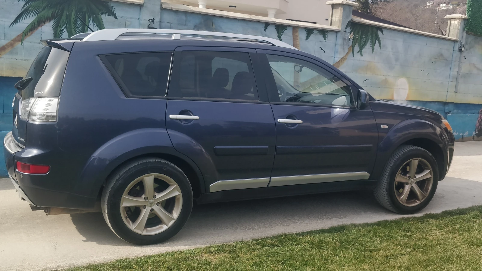 Mitsubishi Outlander 2.4, ГАЗ, КОЖА, KEYLESS, снимка 2 - Автомобили и джипове - 53904648