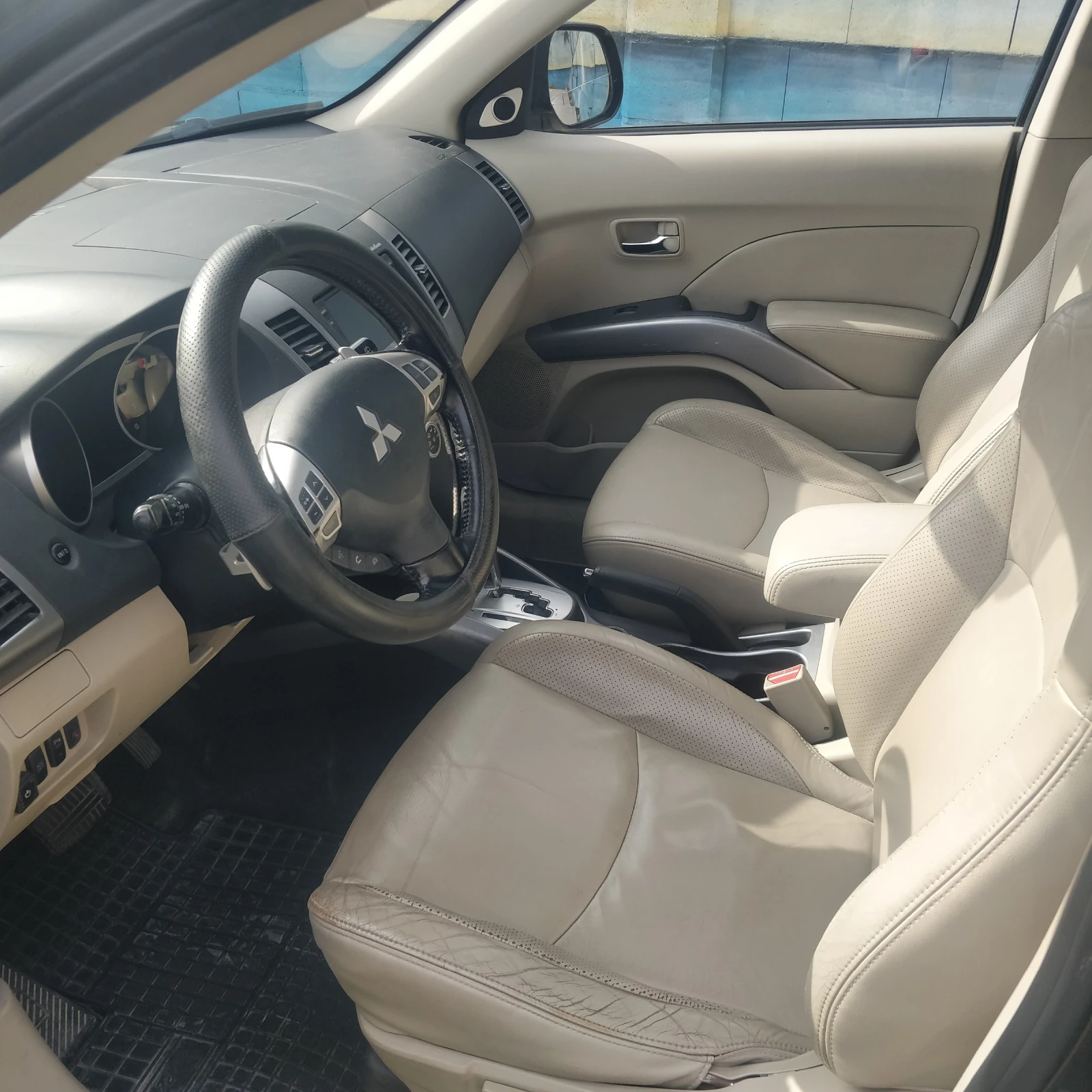 Mitsubishi Outlander 2.4, ГАЗ, КОЖА, KEYLESS, снимка 9 - Автомобили и джипове - 53904648