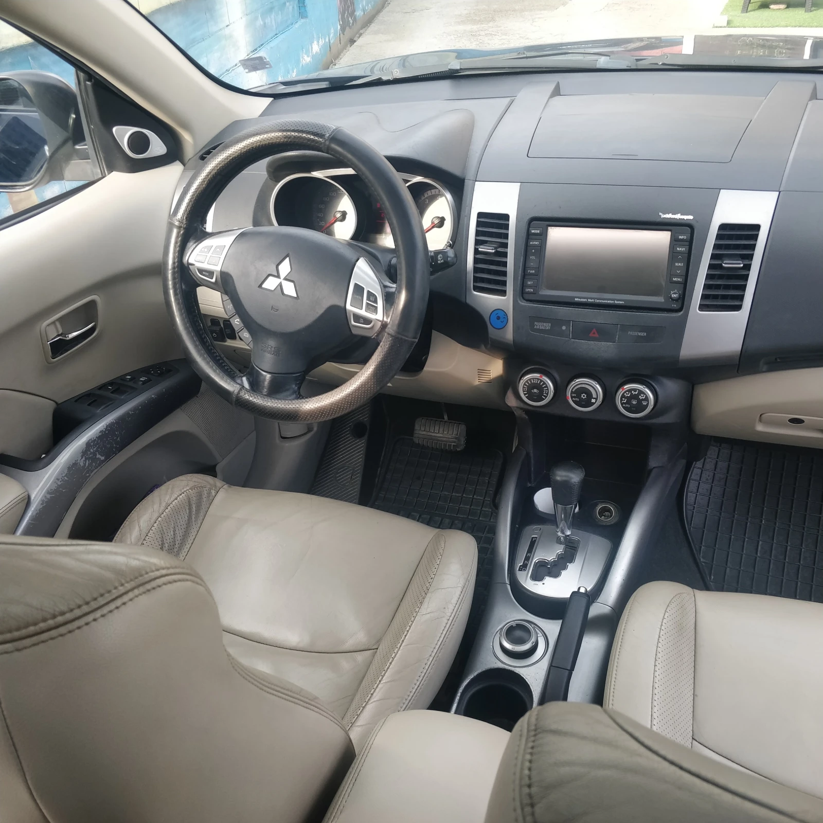 Mitsubishi Outlander 2.4, ГАЗ, КОЖА, KEYLESS, снимка 8 - Автомобили и джипове - 53904648