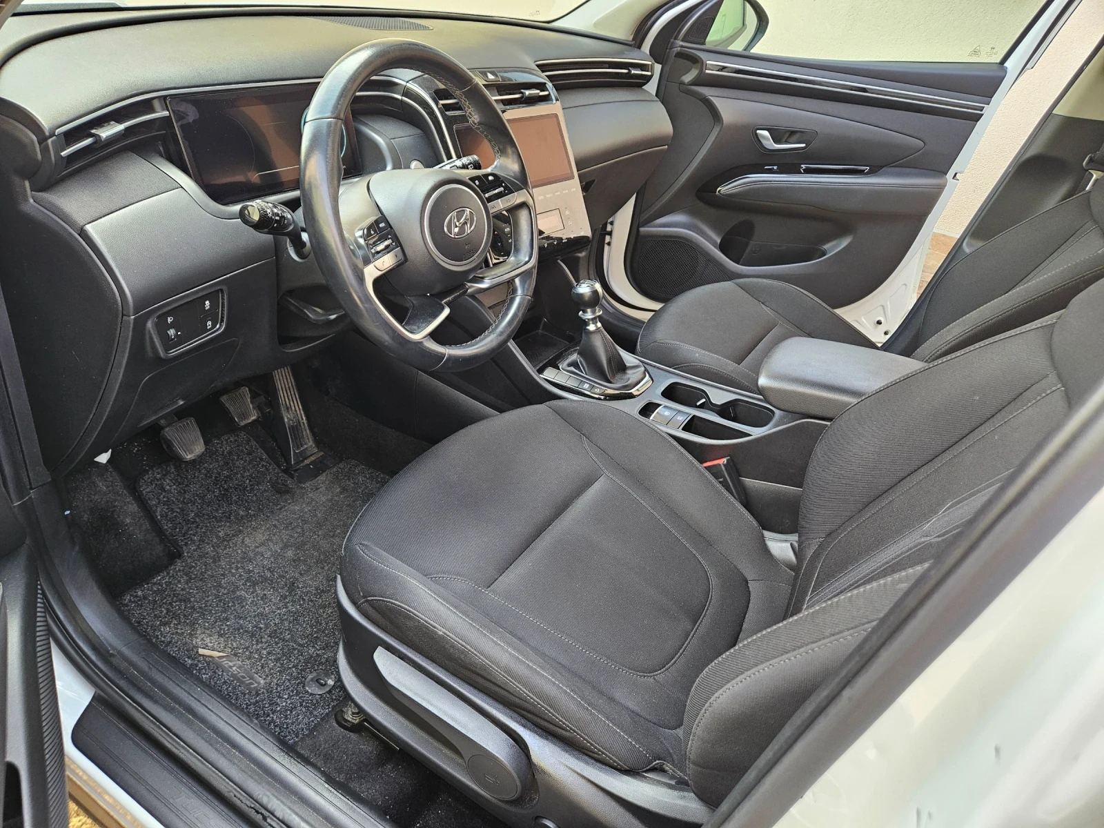 Hyundai Tucson 1.6 CRDI, снимка 17 - Автомобили и джипове - 54044280