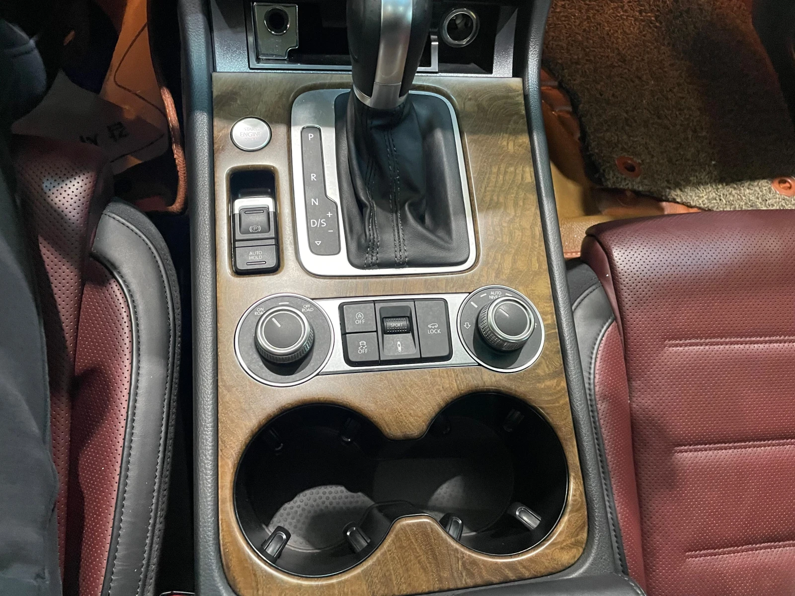 VW Touareg 3.0TDI 4motin ! Exclusive ! FaceLift !, снимка 17 - Автомобили и джипове - 54139575