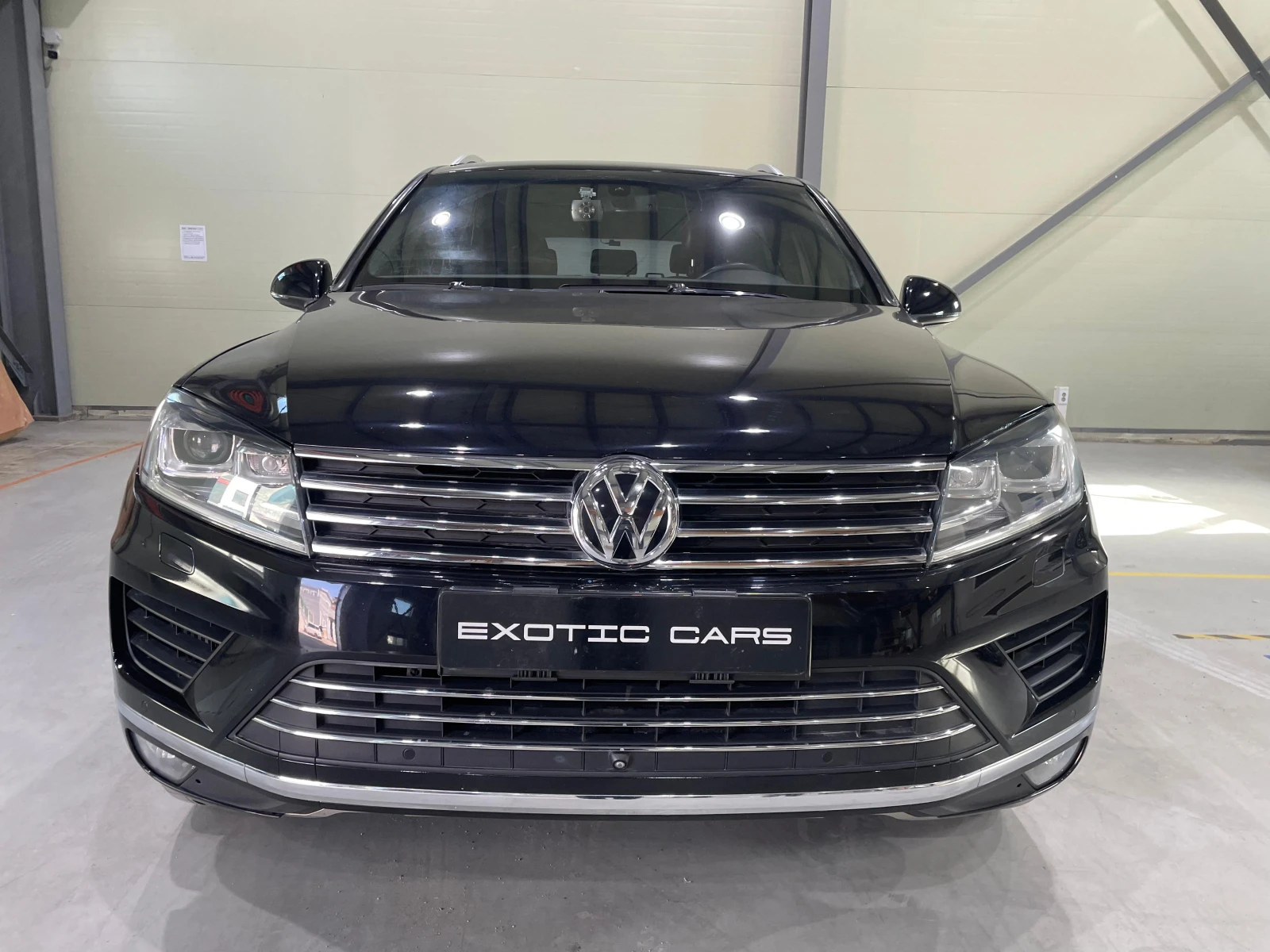 VW Touareg 3.0TDI 4motin ! Exclusive ! FaceLift !, снимка 2 - Автомобили и джипове - 54139575