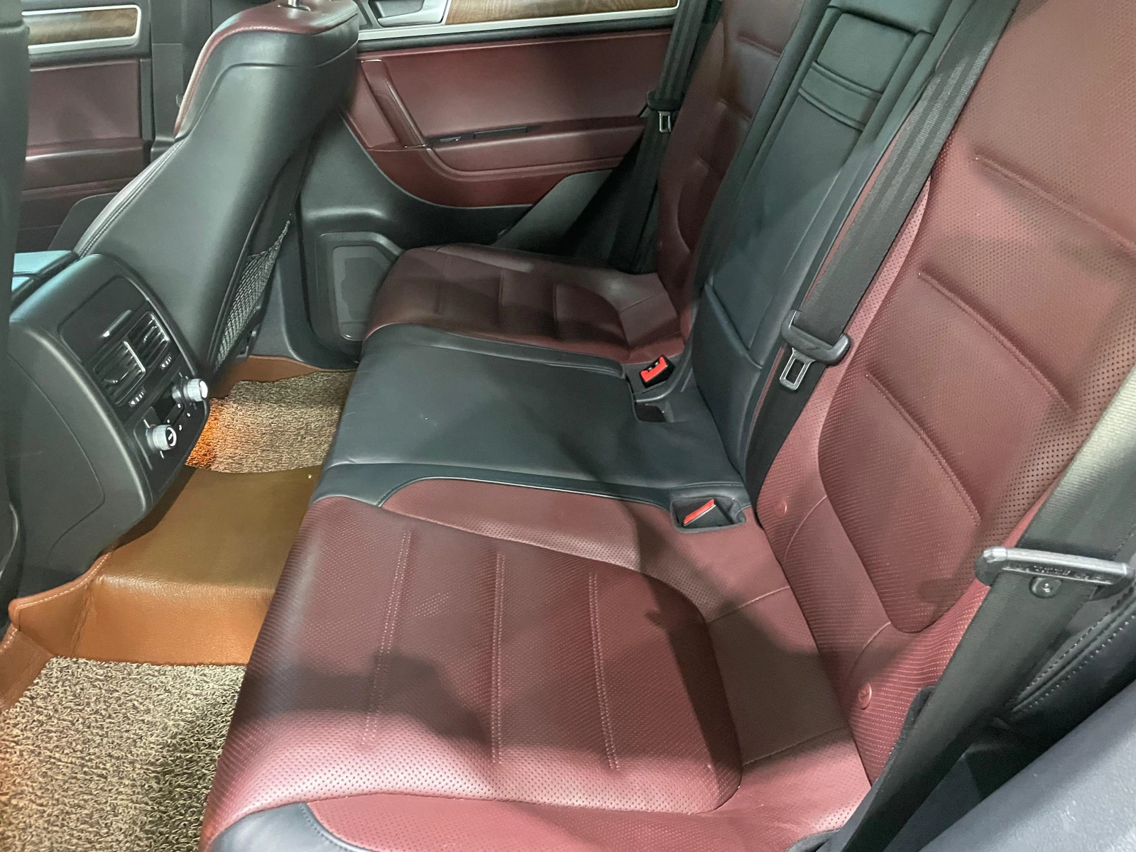 VW Touareg 3.0TDI 4motin ! Exclusive ! FaceLift !, снимка 10 - Автомобили и джипове - 54139575