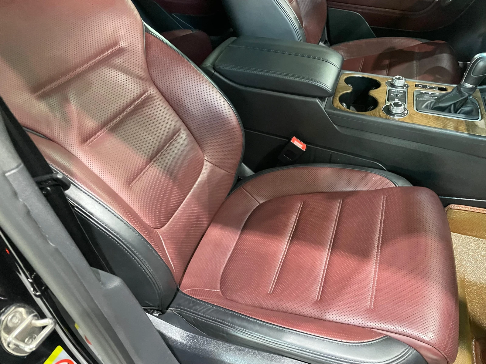 VW Touareg 3.0TDI 4motin ! Exclusive ! FaceLift !, снимка 11 - Автомобили и джипове - 54139575