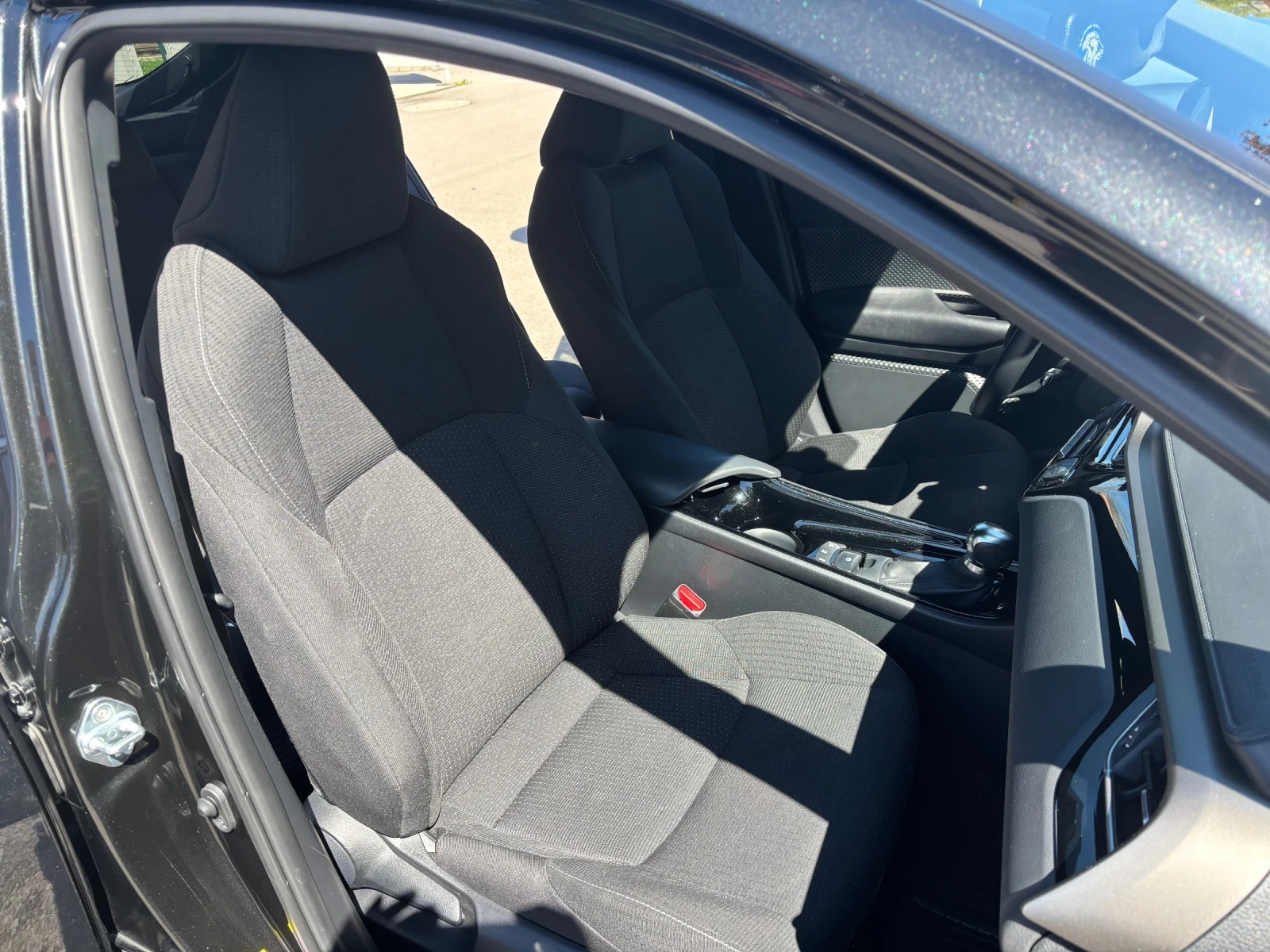 Toyota C-HR, снимка 13 - Автомобили и джипове - 55183931