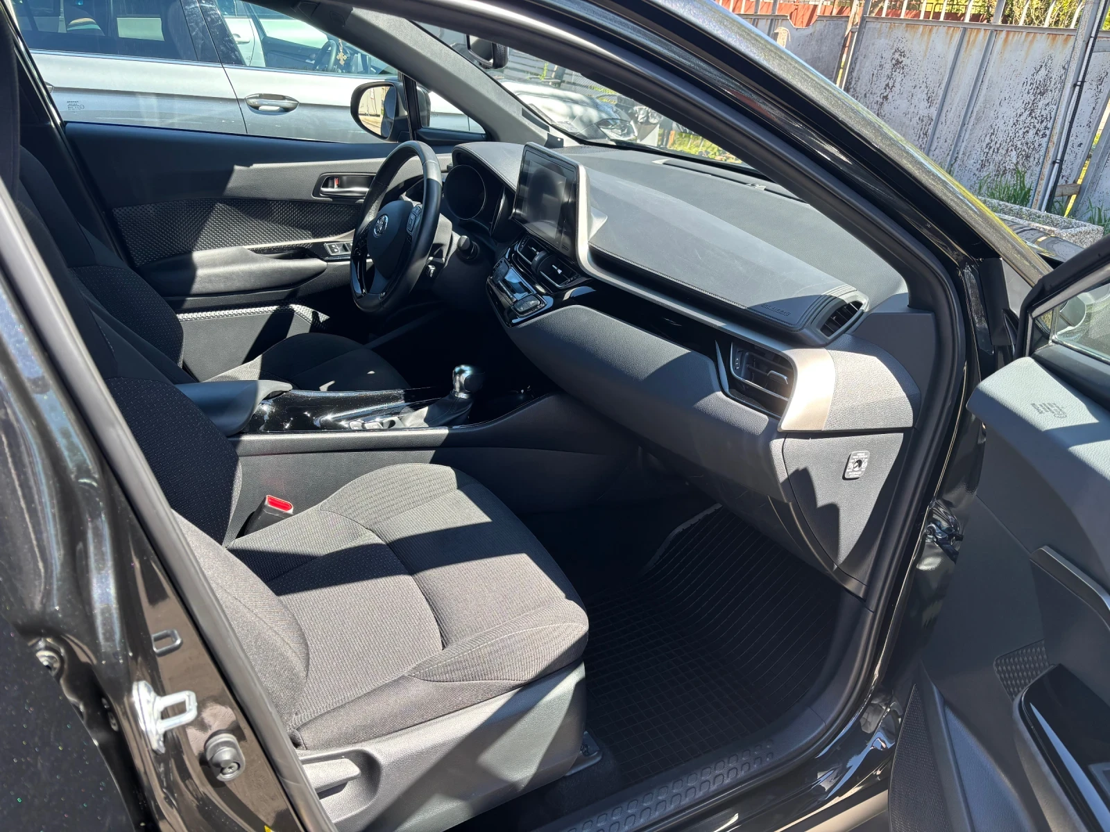 Toyota C-HR, снимка 14 - Автомобили и джипове - 55183931