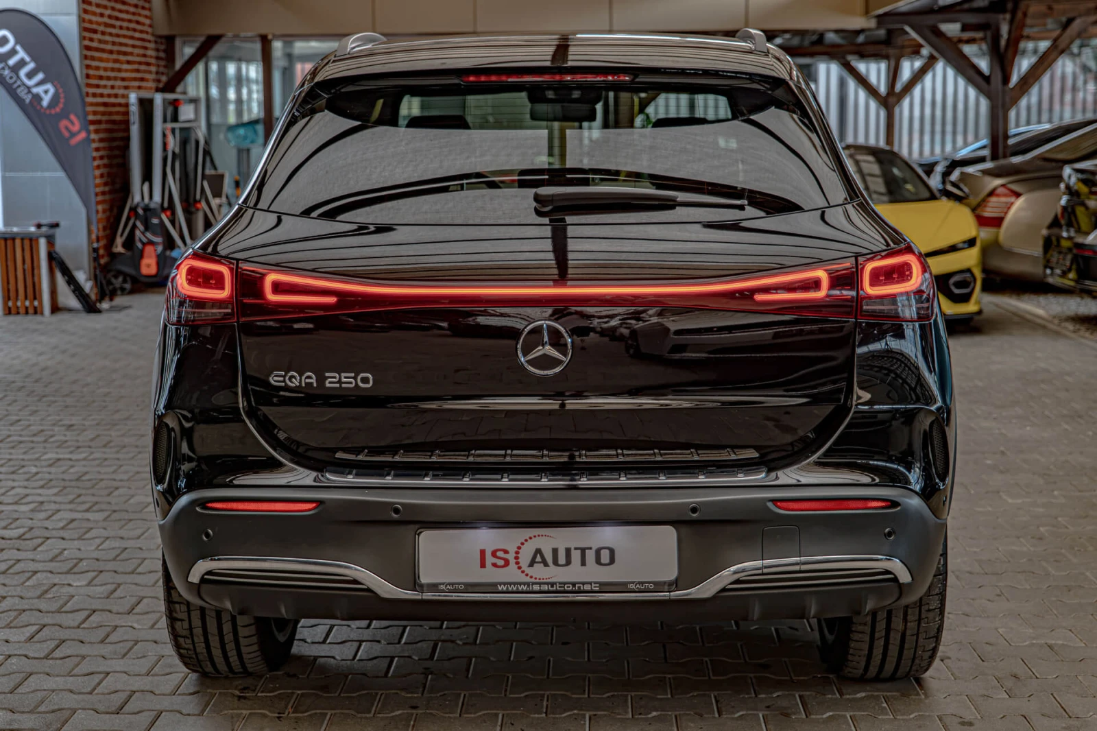 Mercedes-Benz EQA 250/Edition/AMG line/HuD/Burmester/Ambient/Панорам, снимка 4 - Автомобили и джипове - 55668294