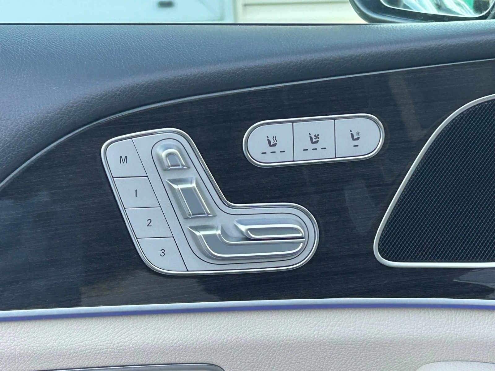 Mercedes-Benz GLS 400 AMG* KEYLESS* PANO* 21INCH* , снимка 12 - Автомобили и джипове - 55993318