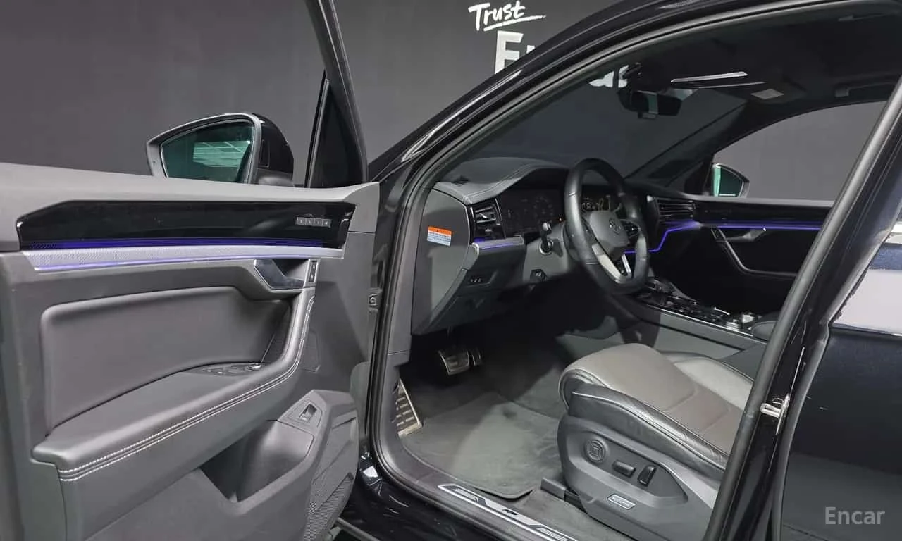 VW Touareg * 3.0 TDI * R Line * HUD * Обдухване * Дистроник *, снимка 10 - Автомобили и джипове - 56185633