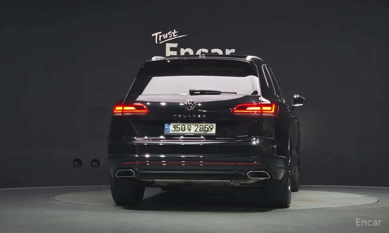 VW Touareg * 3.0 TDI * R Line * HUD * Обдухване * Дистроник *, снимка 4 - Автомобили и джипове - 56185633