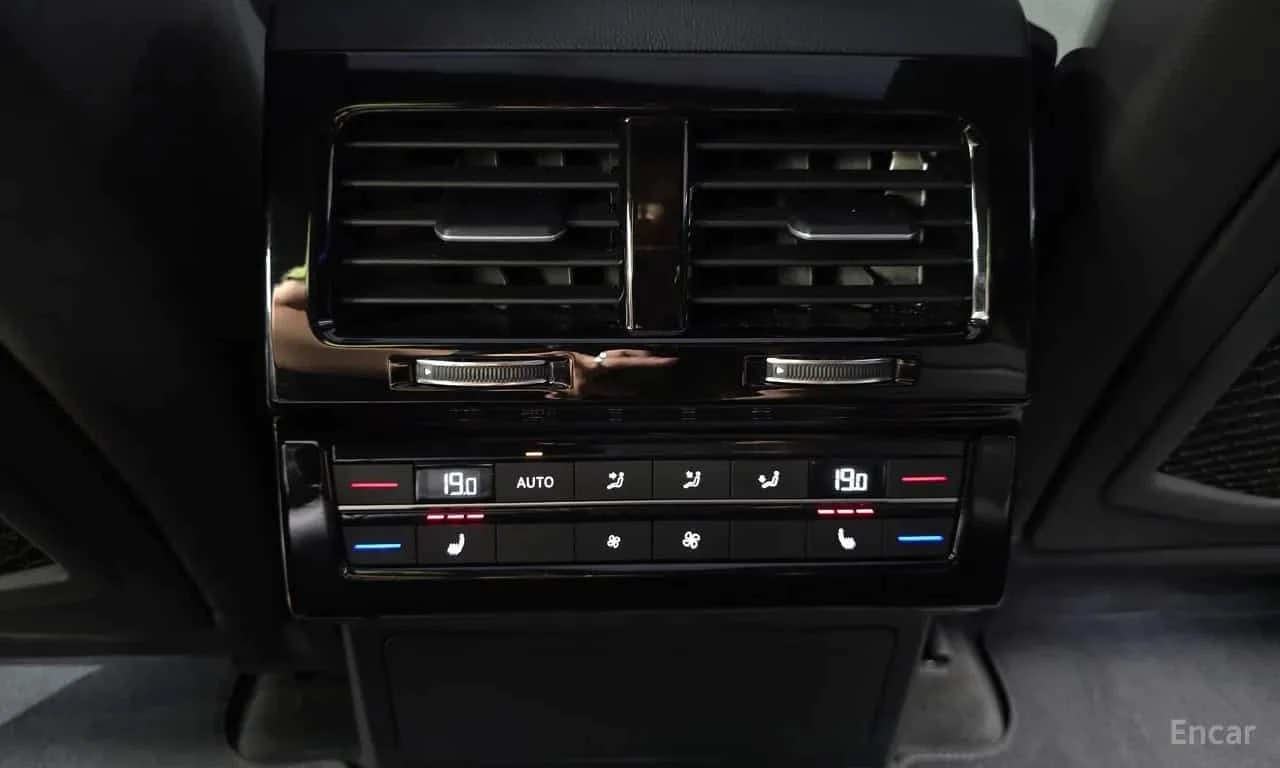 VW Touareg * 3.0 TDI * R Line * HUD * Обдухване * Дистроник *, снимка 16 - Автомобили и джипове - 56185633