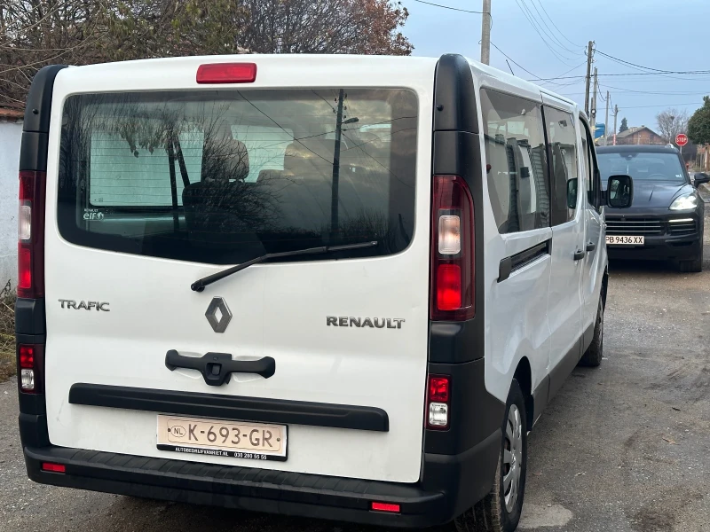 Renault Trafic, снимка 4 - Бусове и автобуси - 48300920