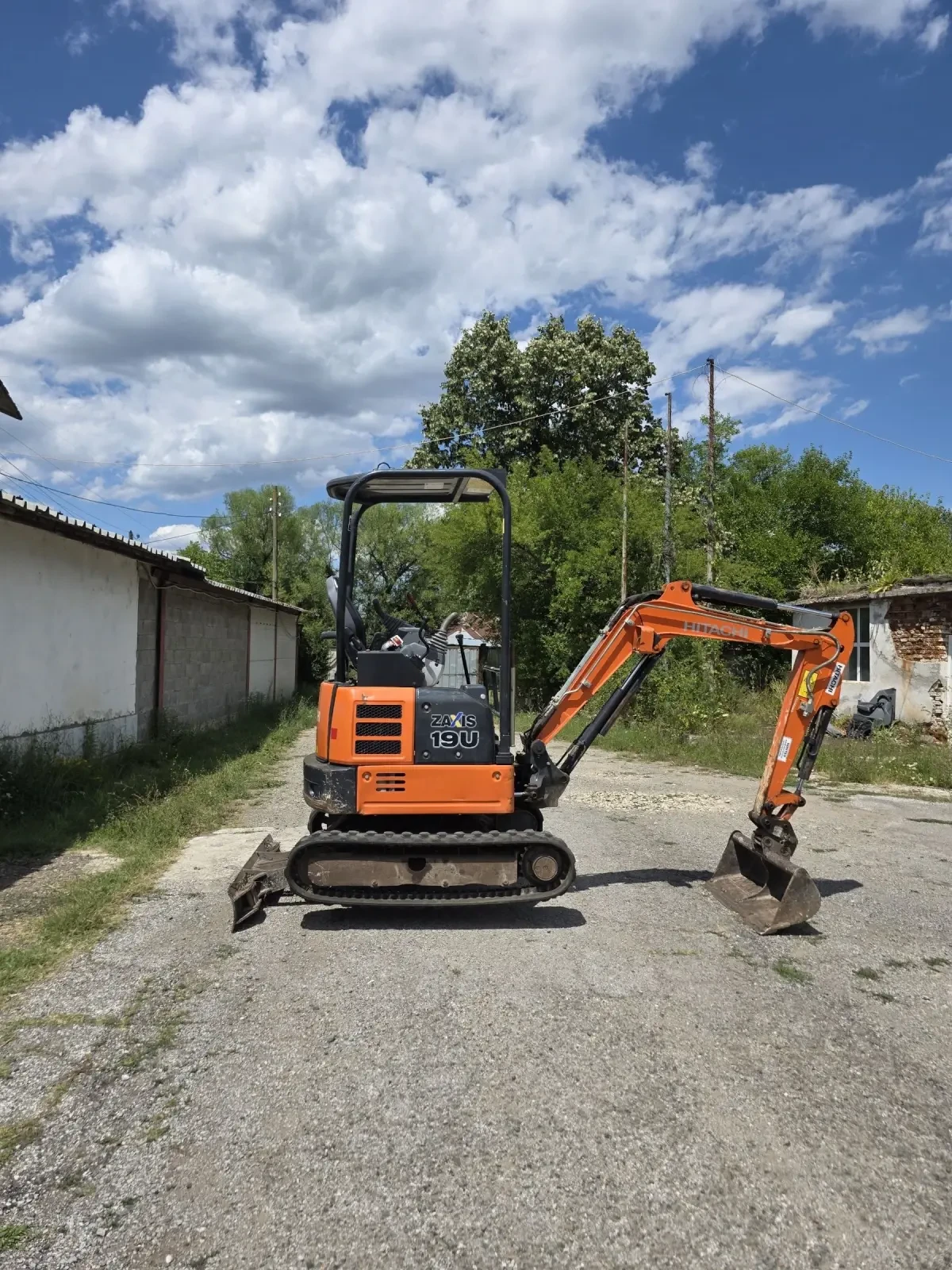 Багер Hitachi 19u - изображение 2