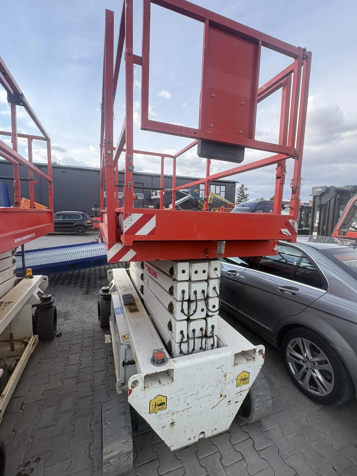Автовишка Друга марка Holland Lift Ecostar HL-11812