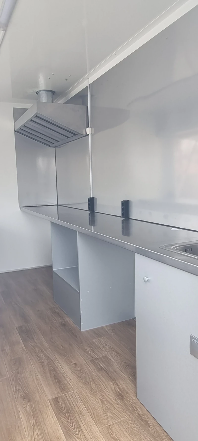 Каравана Adria СКАРА-САНДВИЧИ, снимка 4 - Каравани и кемпери - 53262212