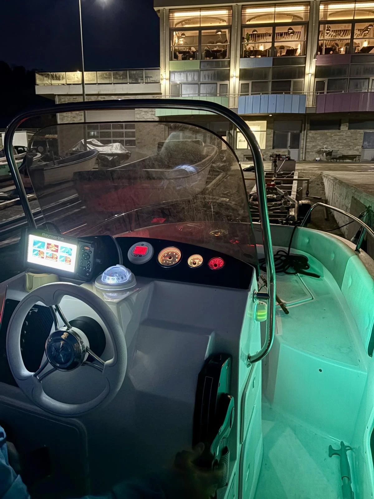 ����� 3D Craft Trimarci 19 | Mobile.bg � ����������� 12