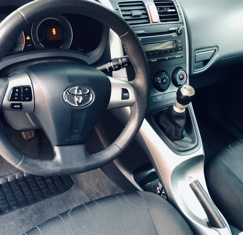 Toyota Auris 1.4D4D 90ps, снимка 5 - Автомобили и джипове - 47303705