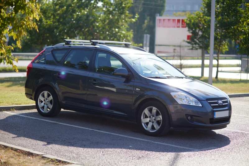 Kia Ceed 1.6 CRDI, снимка 3 - Автомобили и джипове - 49103795