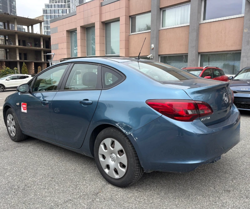 Opel Astra Цена с ДДС, снимка 2 - Автомобили и джипове - 52091148