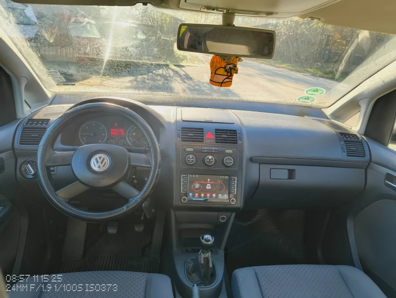 VW Touran 1.9, снимка 5 - Автомобили и джипове - 52419752