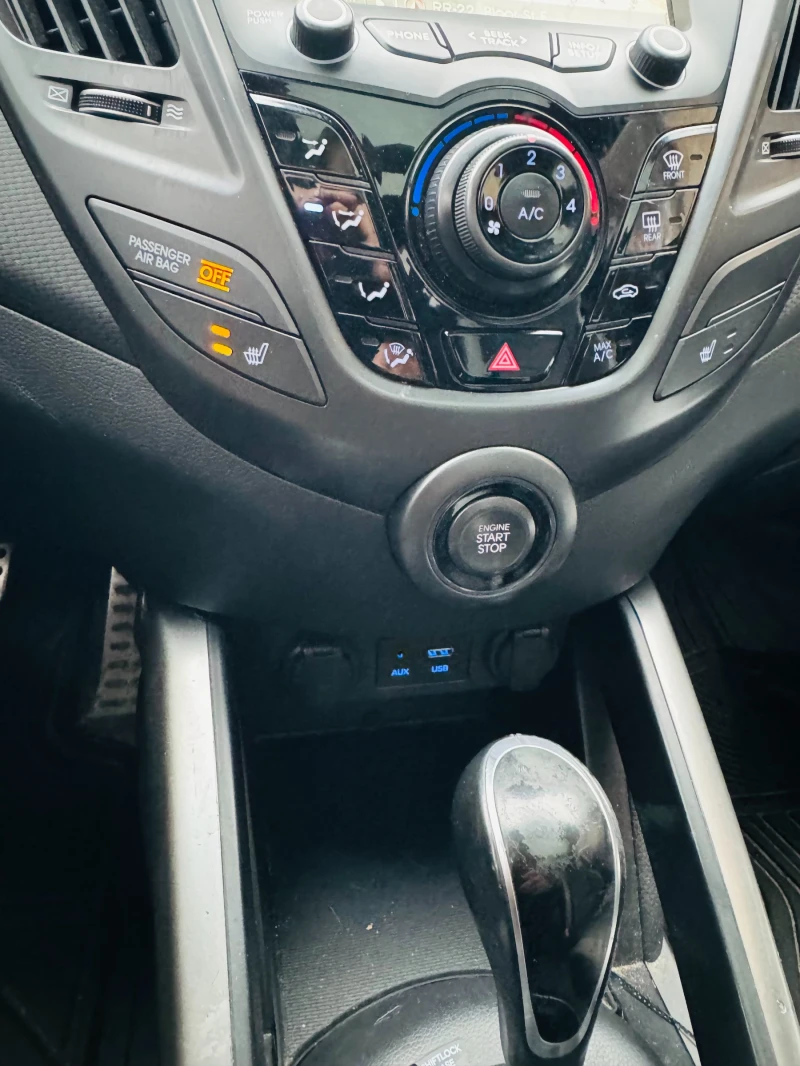 Hyundai Veloster  Turbo * CARFAX* * АвтоКредит* (ЦЕНА ДО БГ), снимка 11 - Автомобили и джипове - 52548980