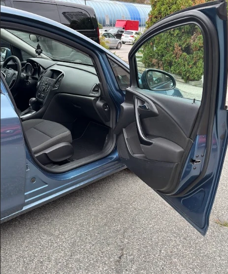 Opel Astra Цена с ДДС, снимка 12 - Автомобили и джипове - 52091148