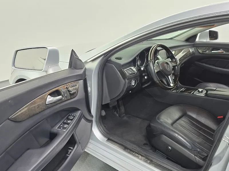 Mercedes-Benz CLS  - изображение 10