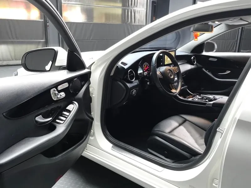 Mercedes-Benz C 200, снимка 10 - Автомобили и джипове - 54836882