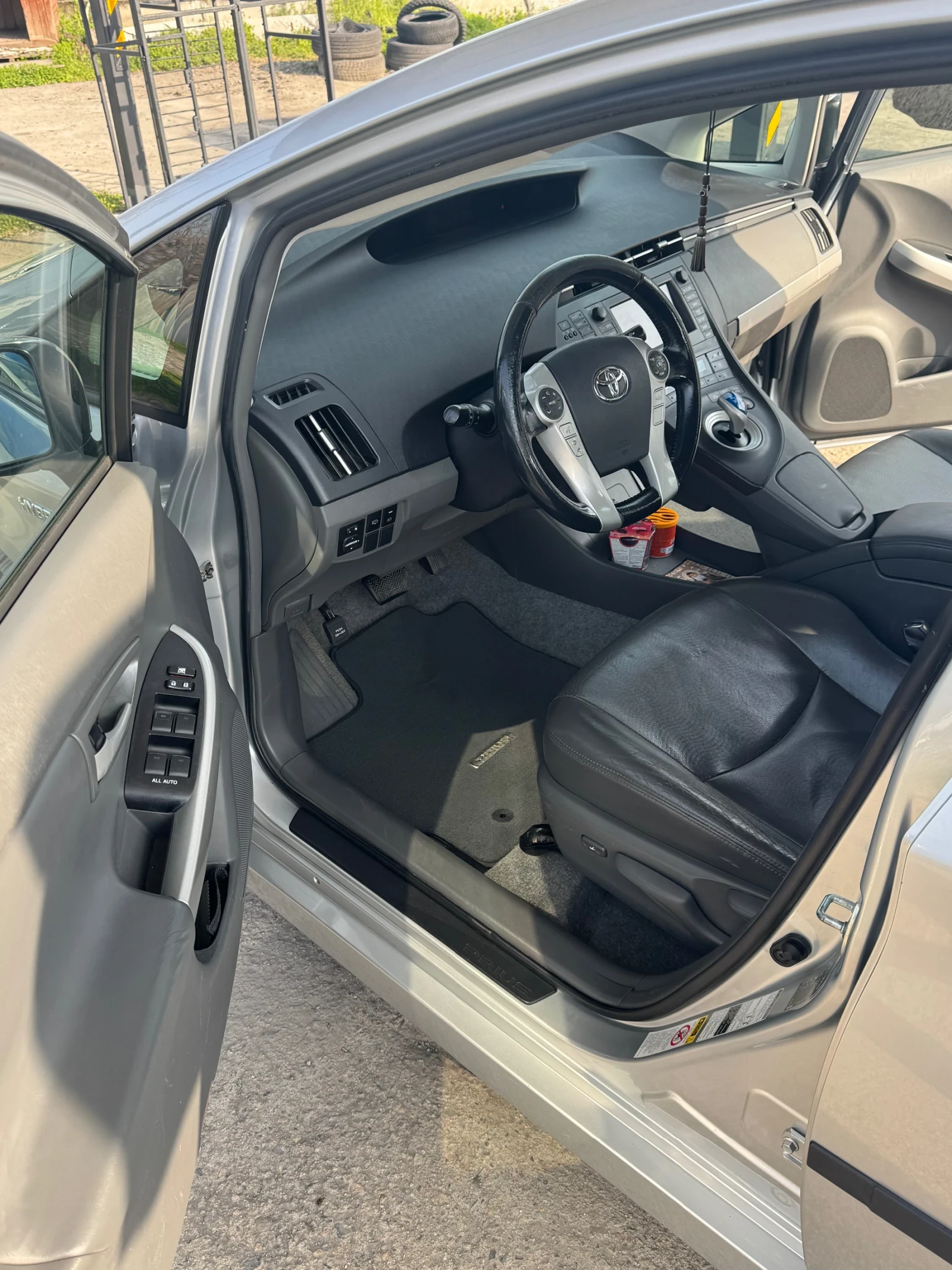 Toyota Prius 1, 8 HYBRID, снимка 7 - Автомобили и джипове - 53870451