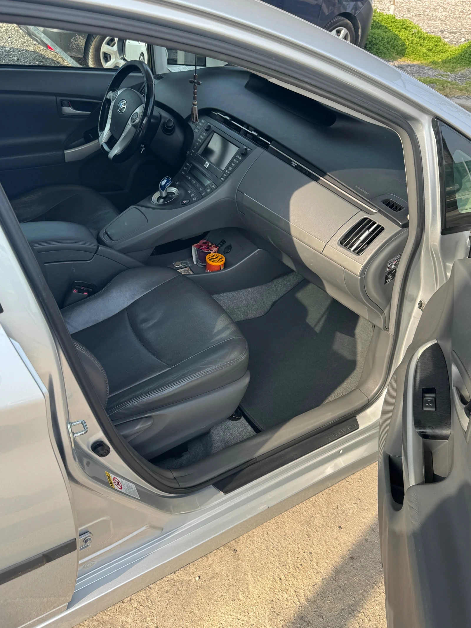 Toyota Prius 1, 8 HYBRID, снимка 8 - Автомобили и джипове - 53870451