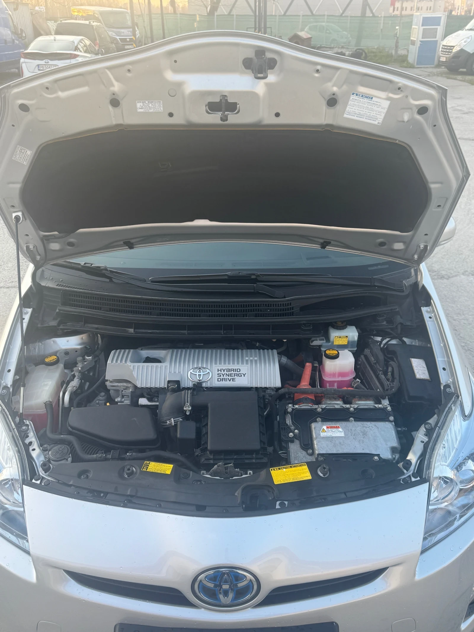 Toyota Prius 1, 8 HYBRID, снимка 6 - Автомобили и джипове - 53870451