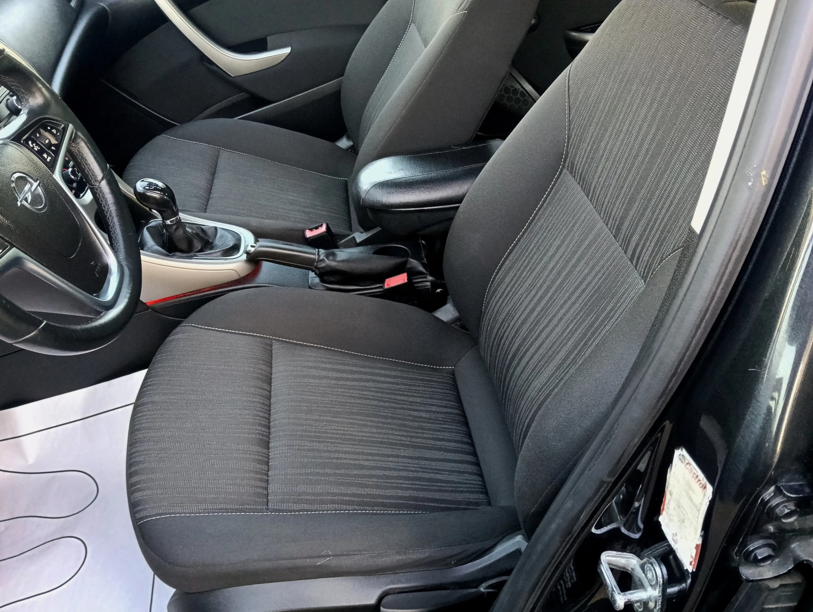 Opel Astra 1.7CDTI, снимка 9 - Автомобили и джипове - 54444108