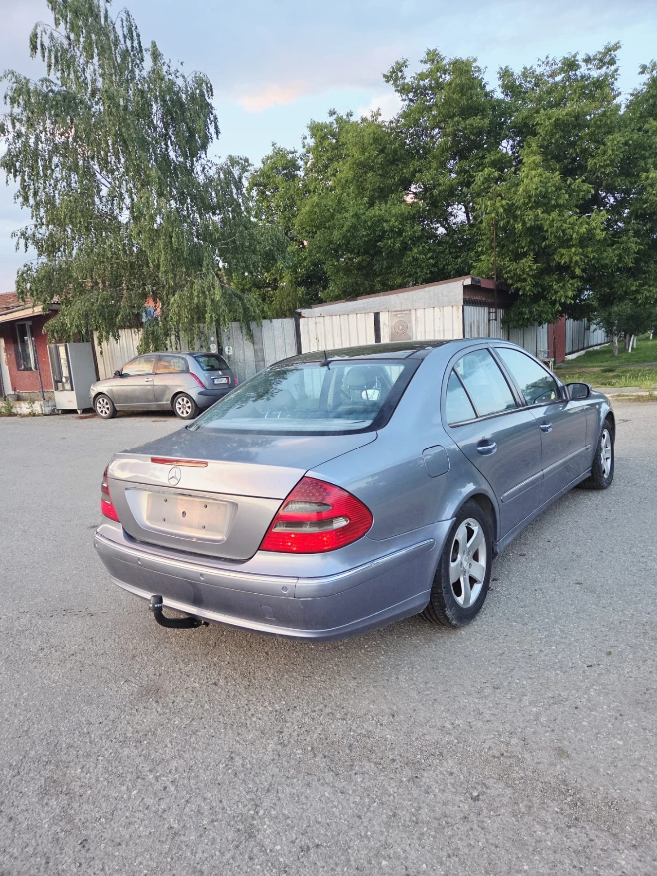 Mercedes-Benz E 270 2.7CDI, снимка 4 - Автомобили и джипове - 54754388