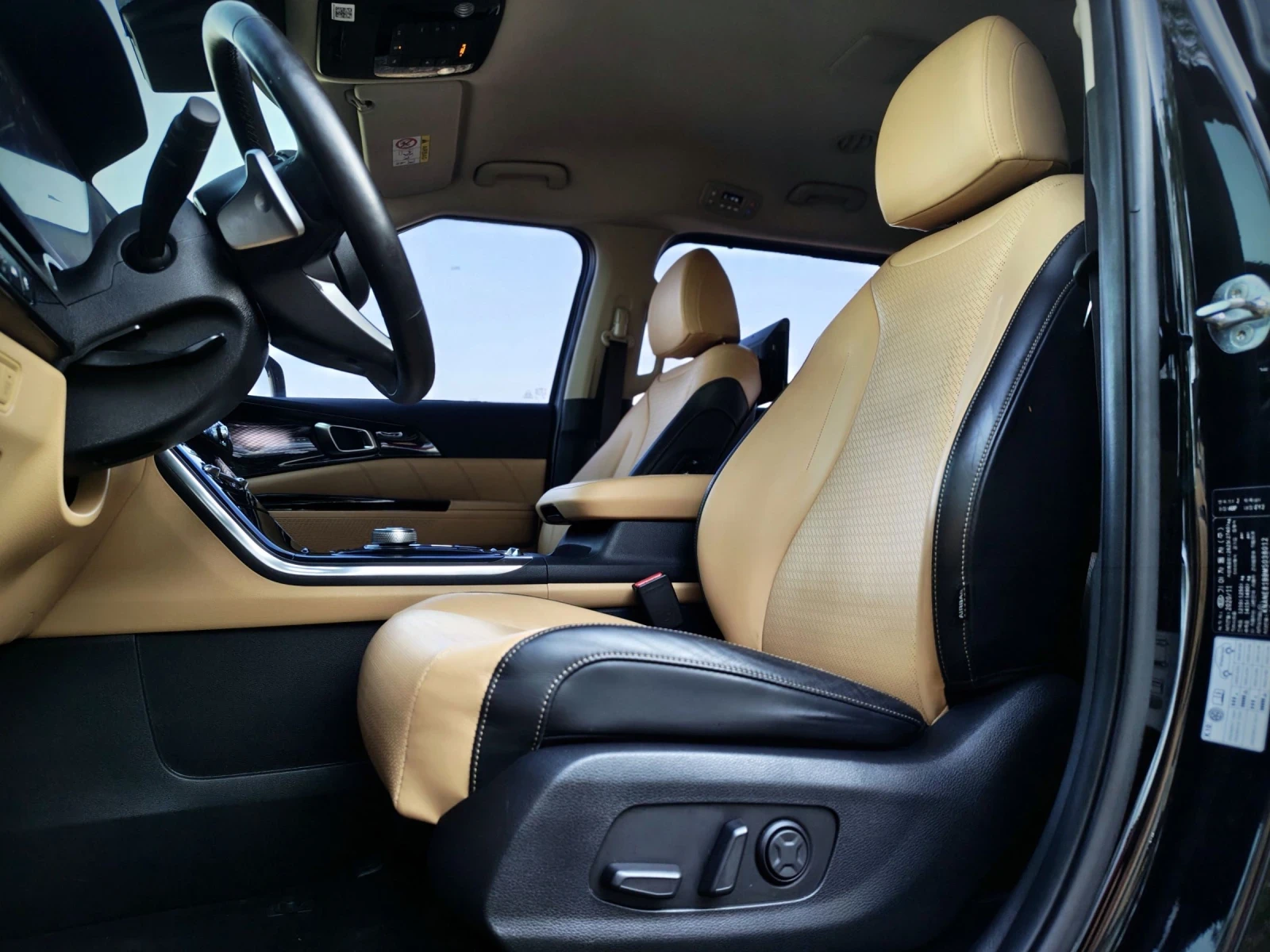Kia Carnival 2.2d/SIGNATURE/DIGITAL COCKPIT/8 СКОРОСТИ/ДИСТРОНИ, снимка 16 - Автомобили и джипове - 55512358
