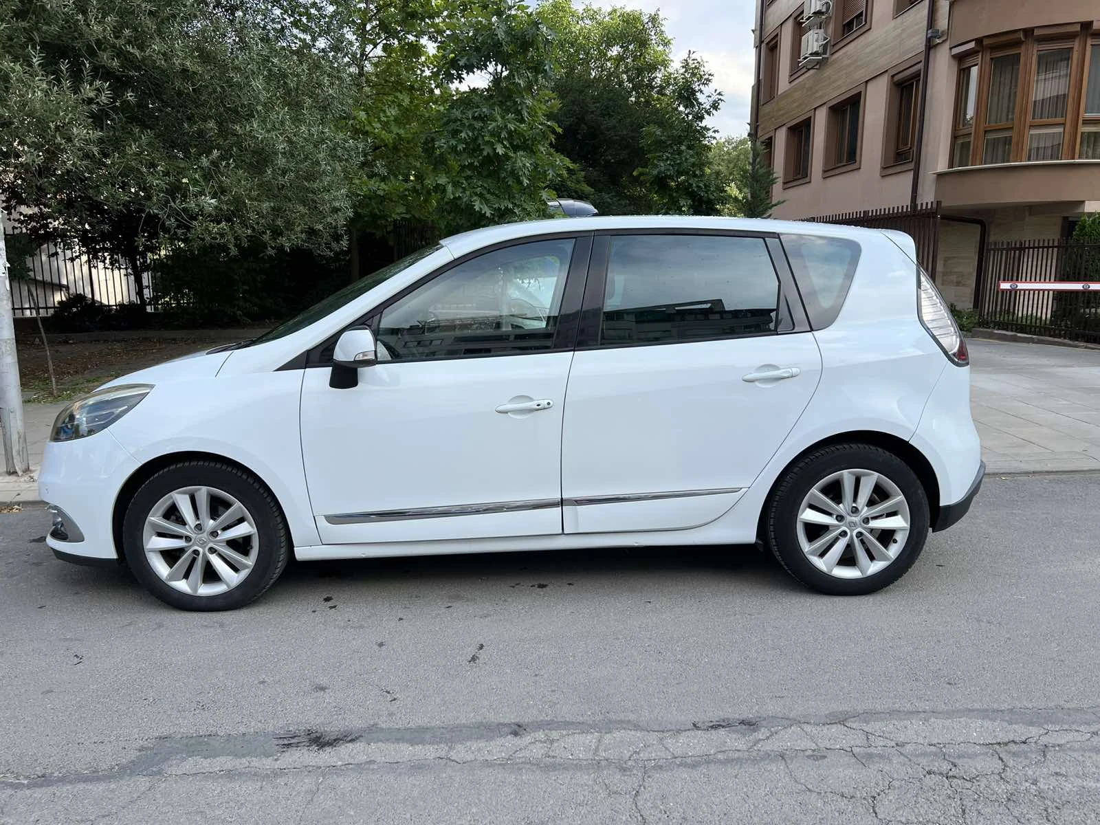 Renault Scenic МЕГАН, София, снимка 7 - Автомобили и джипове - 55656276