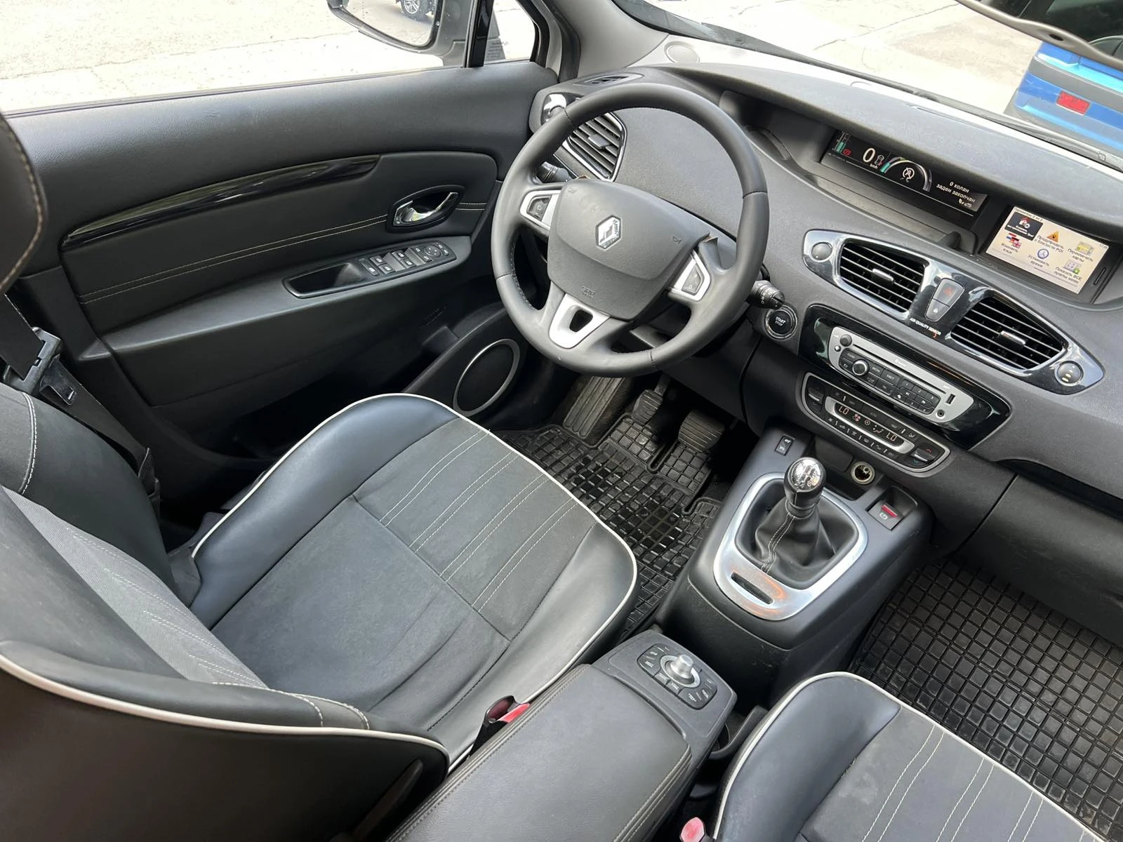 Renault Scenic МЕГАН, София, снимка 11 - Автомобили и джипове - 55656276