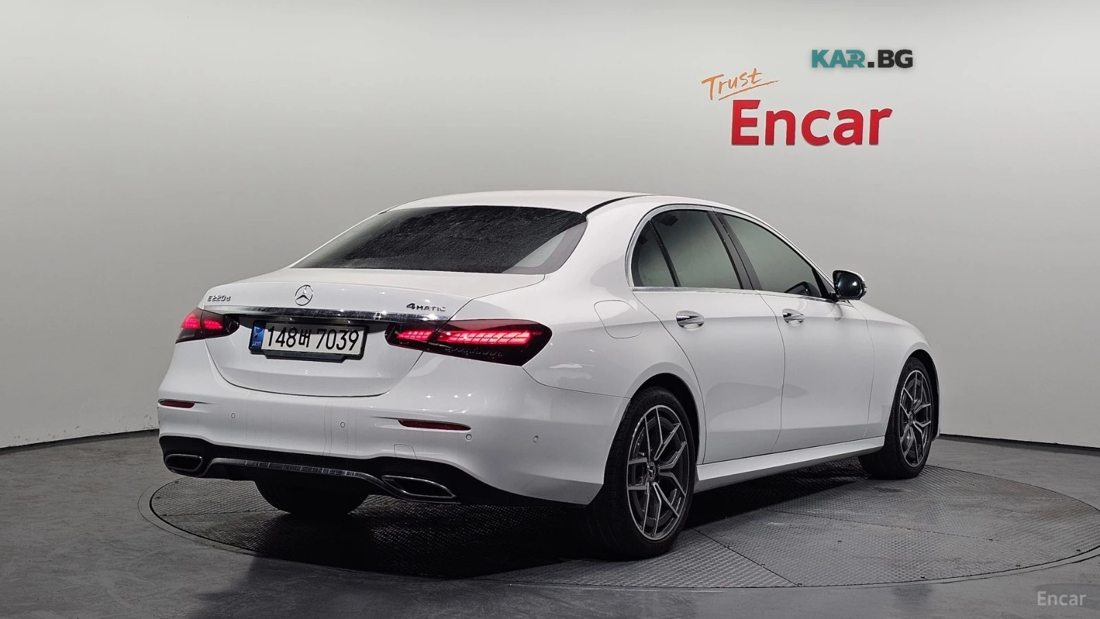 Mercedes-Benz E 220 4MATIC/AMG-LINE/DRIVE-ASSISTS/SUNROOF, снимка 3 - Автомобили и джипове - 55741813