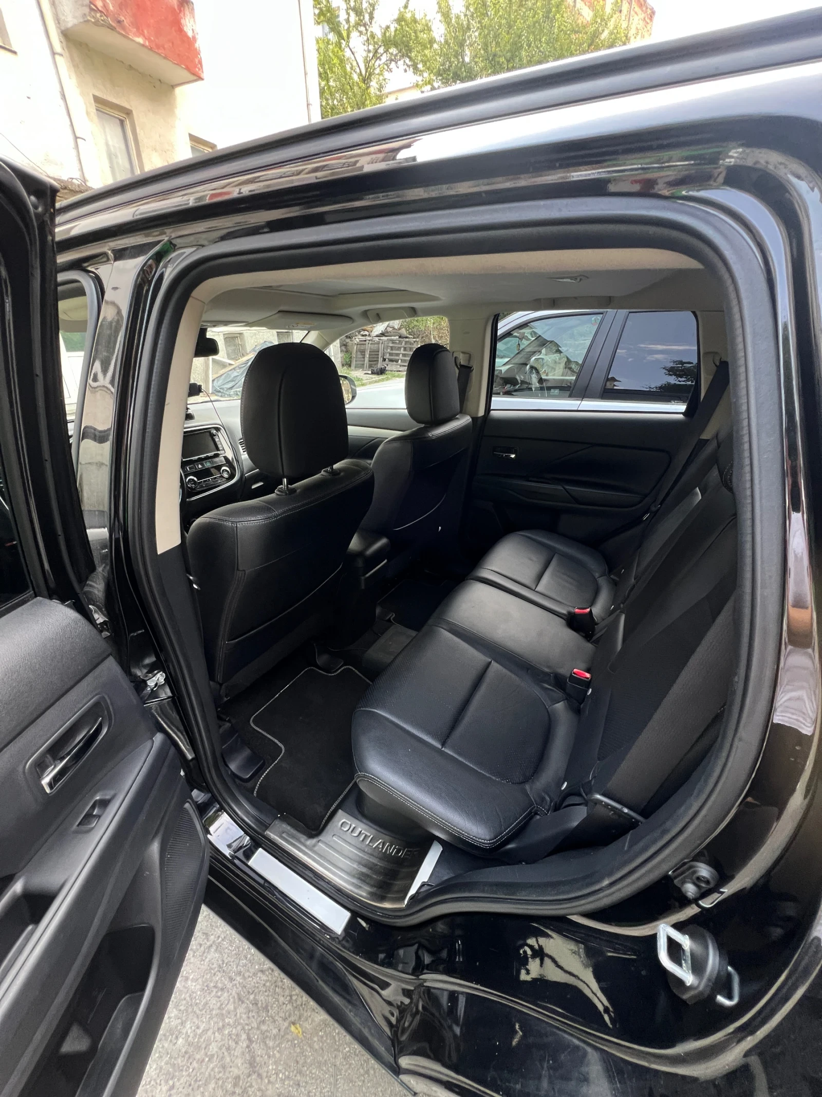 Mitsubishi Outlander 2.0 PHEV Plug-in Hybrid 4X4 FULL Pack - изображение 7