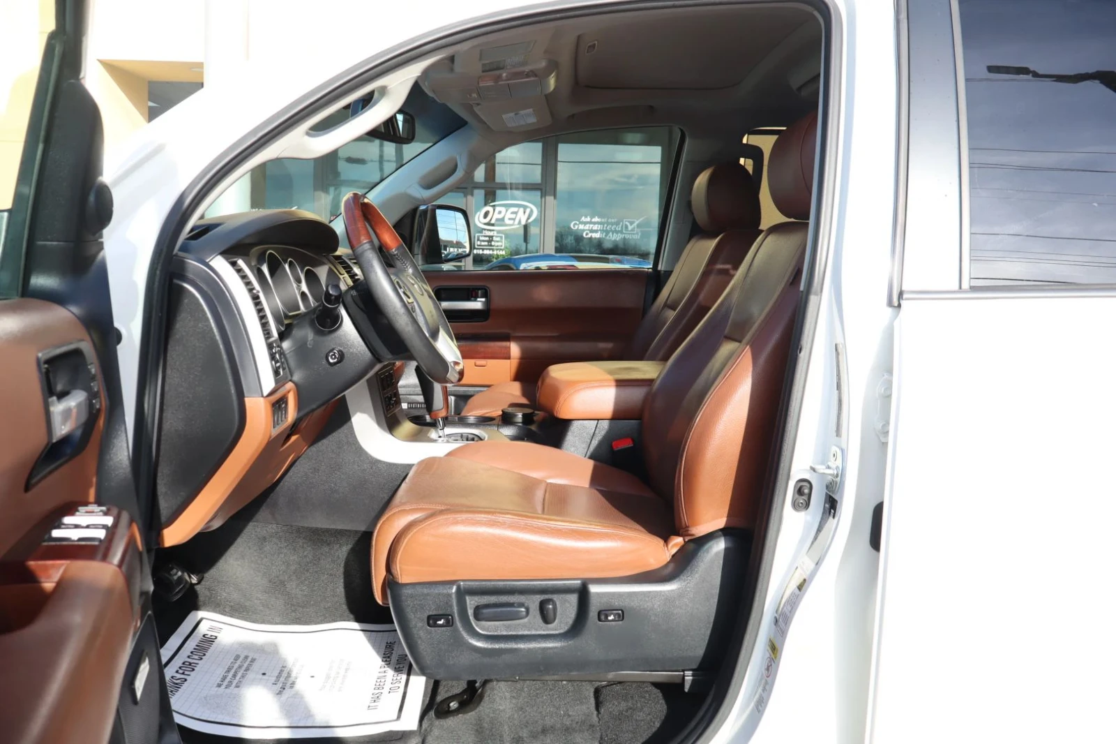 Toyota Sequoia 5.7 V8 Platinum, снимка 5 - Автомобили и джипове - 53939030